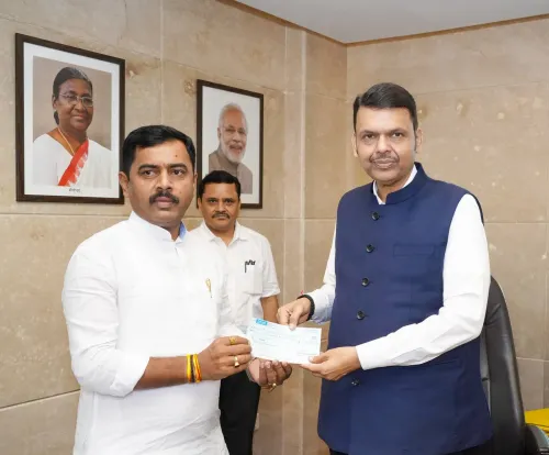 CM Fadnavis Receives ₹1 Lakh Donation for Maharashtra Relief Fund