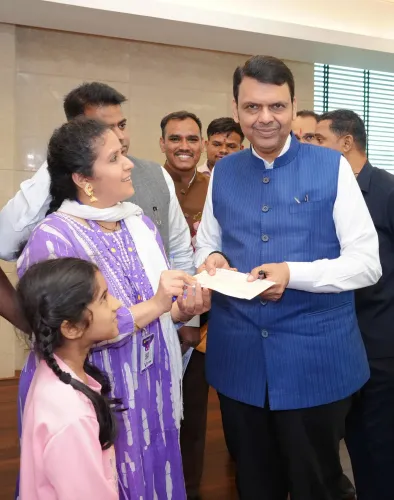 CM Fadnavis Receives ₹5,000 Donation to Maharashtra Relief Fund