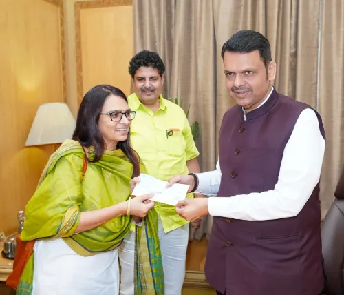 CM Fadnavis receives Rs 2.5 lakh donation for Maharashtra Relief Fund