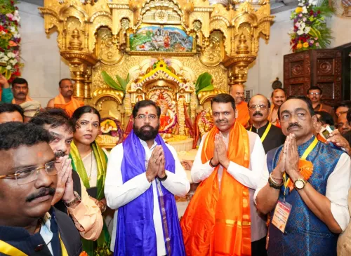 CM Fadnavis Seeks Blessings at Siddhivinayak Temple