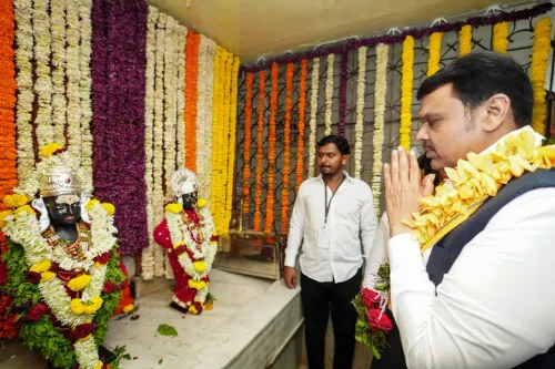 CM Fadnavis seeks blessings at Vitthal-Rukmini Temple in Pune