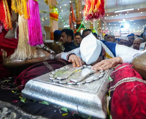 CM Fadnavis Takes Darshan of Sant Tukaram's Padukas in Pune