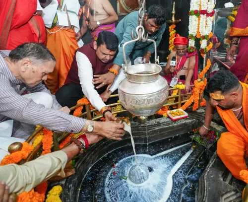 CM Fadnavis Visits Bhimashankar Jyotirlinga, Prays for Maharashtra