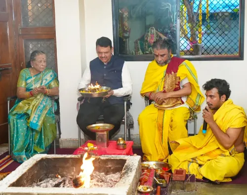 CM Fadnavis visits Mul village, attends Sat Chandi Yagya