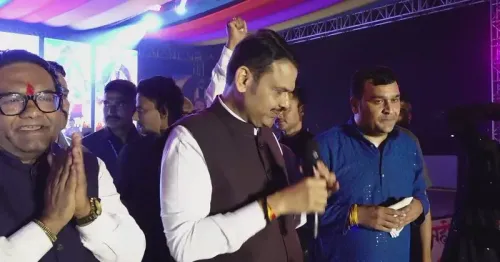 CM Fadnavis Visits Navratri Mandals in Nagpur