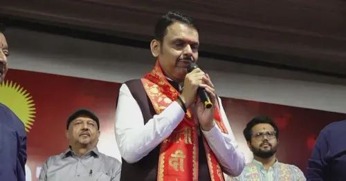 CM Fadnavis Visits Navratri Mandals Live from Nagpur