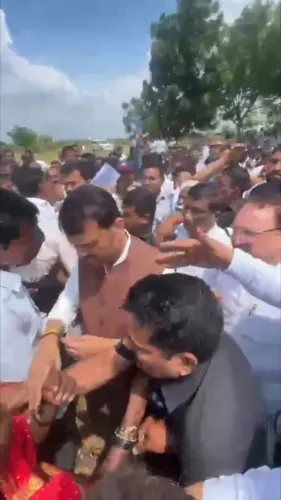 CM Fadnavis visits Washim to assess crop losses from deficient rain