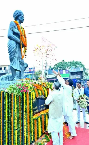 CM Hemant Soren Pays Tribute to Birsa Munda