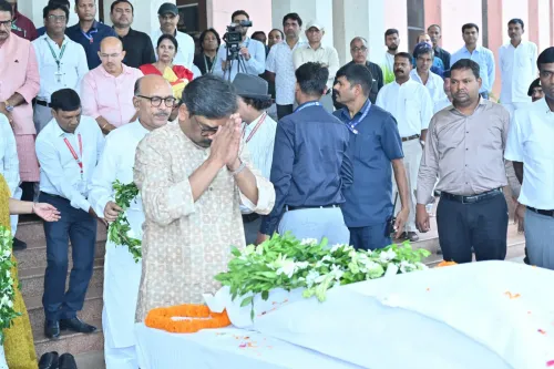 CM Hemant Soren Pays Tribute to Former Minister Mannan Mallik