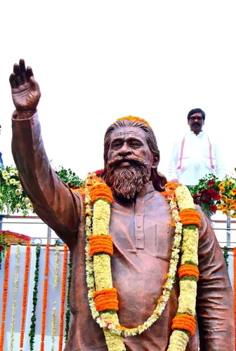 CM Hemant Soren Unveils Shibu Soren Statue in Ramgarh