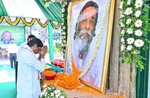 CM Hemant Soren Unveils Shibu Soren Statue on First Death Anniversary