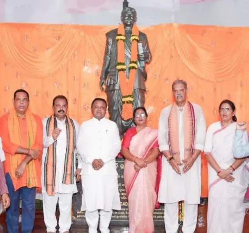 CM Majhi pays floral tribute to Swabhav Kabi Gangadhar Meher on his Jayanti