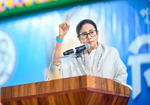 क्या सीएम ममता बनर्जी ने मुख्य चुनाव आयुक्त को पत्र लिखकर एसआईआर में गंभीर अनियमितताओं का आरोप लगाया?