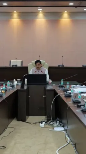 CM Mohan Yadav Reviews Pending Portal Cases, Orders Swift Action