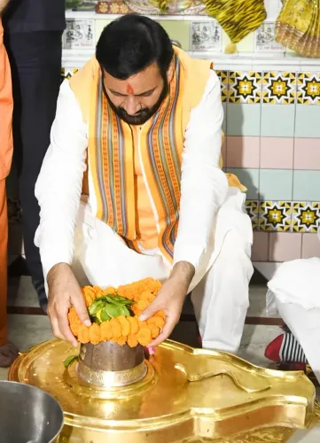 CM Nayab Saini Offers Prayers at Kurukshetra's Sarveshwar Mahadev Temple