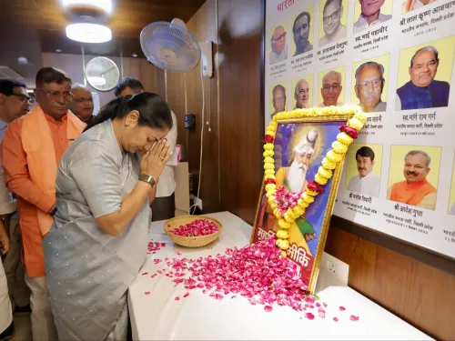 CM Rekha Gupta Attends BJP Org Meet, Pays Tribute to Maharishi Valmiki