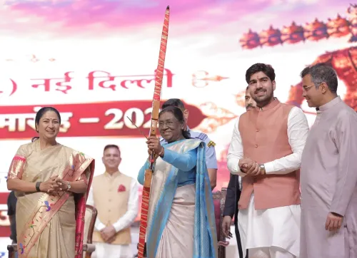CM Rekha Gupta attends Dwarka Ramleela Vijayadashami with President Murmu