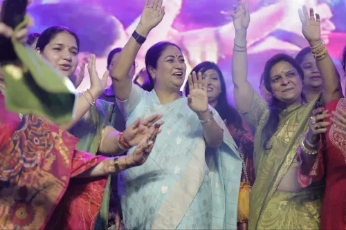 CM Rekha Gupta Celebrates Teej with Women at Pitampura Delhi Haat