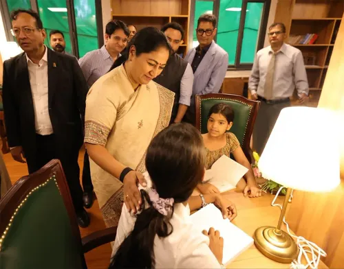 CM Rekha Gupta Inaugurates Citizen Lounge at New Delhi Magistrate Office