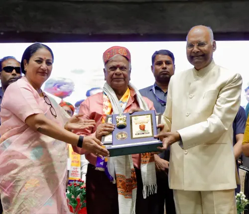 CM Rekha Gupta joins ex-President Kovind at Koli Samaj convention