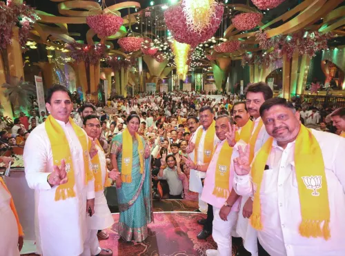 CM Rekha Gupta Joins Viksit Bharat Sankalp Sabha in Shalimar Bagh