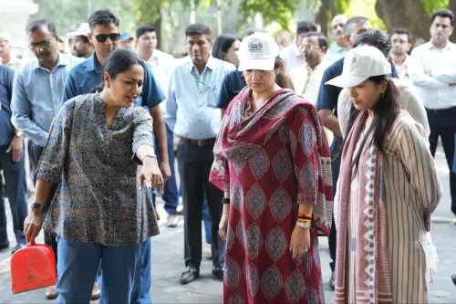 CM Rekha Gupta Leads Cleanliness Drive at Kamala Nehru Ridge