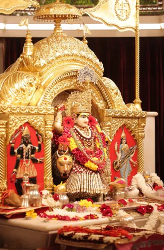 CM Rekha Gupta Offers Navratri Prayers at Jhandewalan Temple