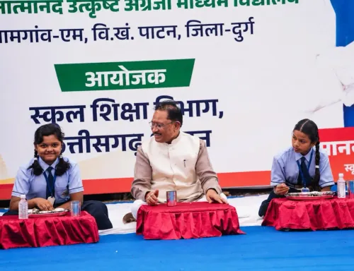CM Sai Joins Children at Nyota Bhoj School Meal Event