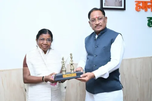 CM Sai Meets Padma Shri Awardee Dr. Budhri Tati in Raipur