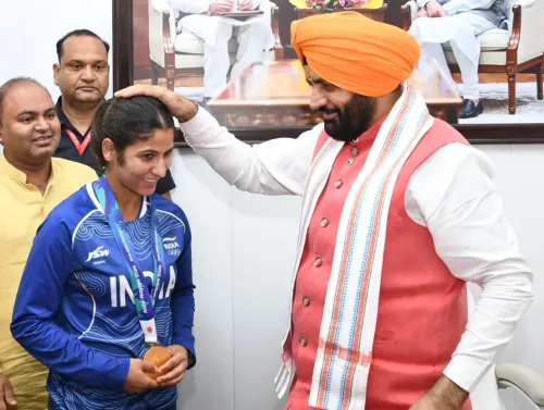 CM Saini Meets India Women's Hockey Vice-Captain Navneet Kaur