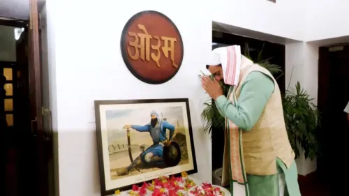 CM Saini Pays Floral Tribute to Banda Singh Bahadur on Martyrdom Day