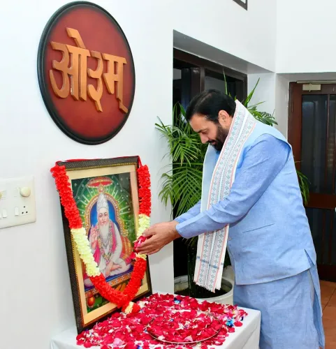 CM Saini Pays Floral Tribute to Sant Kabir Das on Jayanti