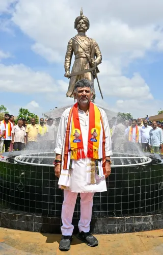 CM Shivakumar pays floral tribute at Kempegowda statue