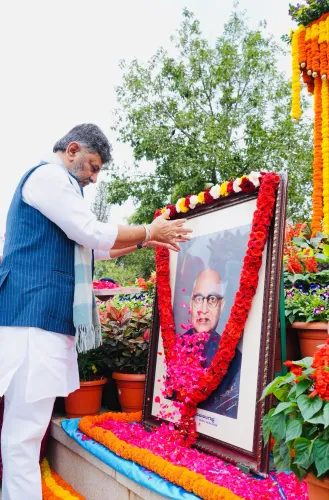 CM Shivakumar pays tribute to Karnataka's first CM Nijalingappa