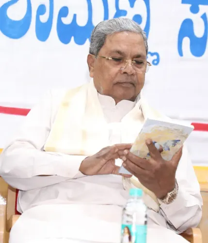 CM Siddaramaiah Honours Senior Journalist Udayakumar at Khadri Shamanna Award Ceremony