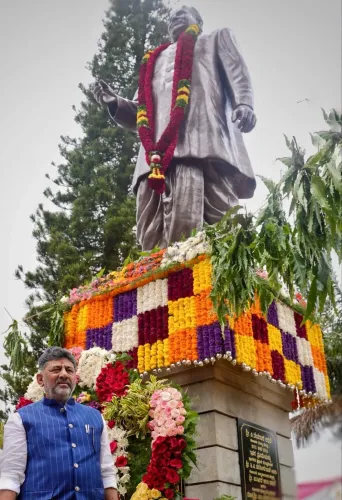 CM Siddaramaiah Pays Tribute to Devaraj Urs on 44th Death Anniversary