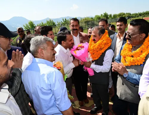 CM Sukhu Receives Warm Welcome at Shilaru Helipad