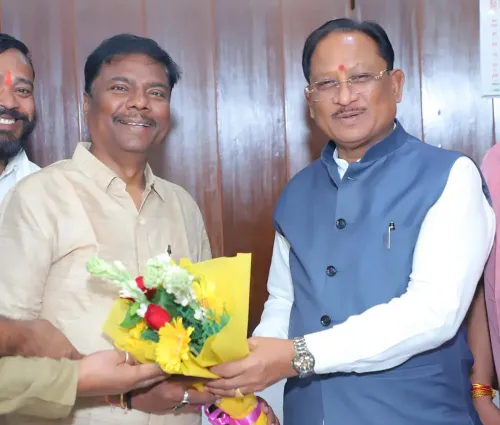 CM Vishnu Deo Sai Greets Minister Kedar Kashyap on Silver Wedding