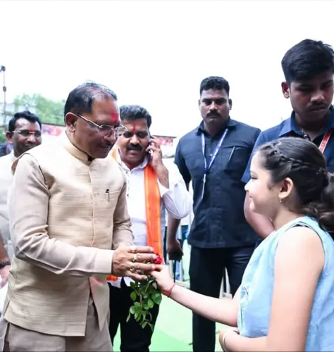 CM Vishnu Deo Sai Greets Young Girl During Gariyaband Visit