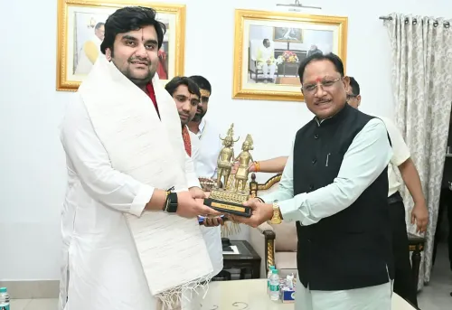 CM Vishnu Deo Sai receives blessings of katha saint Indresh Upadhyay