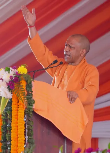 क्या सीएम योगी ने खिचड़ी मेला और गोरखपुर महोत्सव की तैयारियों की समीक्षा की?