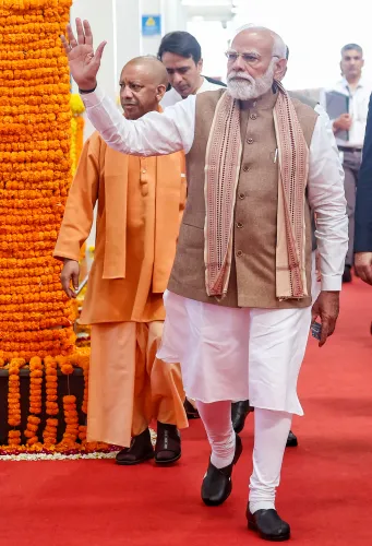 सीएम योगी ने जेवर एयरपोर्ट के उद्घाटन की तैयारी का लिया जायजा, पीएम मोदी करेंगे उद्घाटन