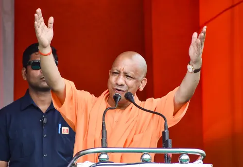गोरखपुर में सीएम योगी का आह्वान: बरसात में स्वच्छता रखें, 'एक पेड़ मां के नाम' लगाएं