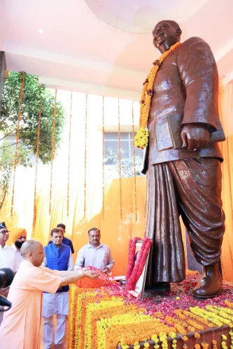 CM Yogi Pays Floral Tribute to Dr. Shyama Prasad Mukherjee in Lucknow