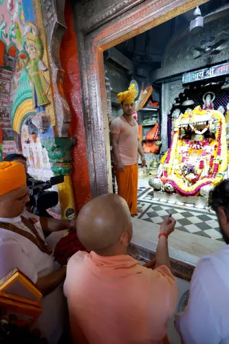 CM Yogi Seeks Blessings at Hanumangarhi, Ayodhya