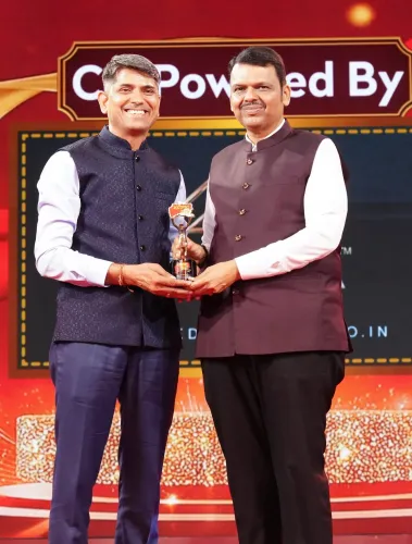 CMO Maharashtra at Zee 24 Taas Maharashtra Gaurav Award Ceremony