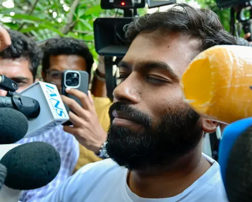 'लहरा दो तिरंगा' अभियान: कनॉट प्लेस में नागरिक जुटे, संस्थापक अभिजीत दिपके हिरासत में