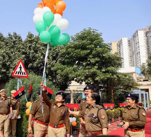 क्या कमिश्नरेट गौतमबुद्धनगर की कानून व्यवस्था और मजबूत होगी? 14 नए पीआरवी वाहनों को दिखाई गई हरी झंडी