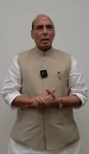 वंदे मातरम विरोध पर राजनाथ सिंह का हमला: 'कांग्रेस का निर्णय असंवैधानिक और निंदनीय'