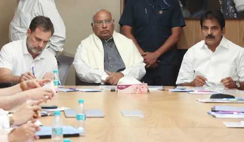 कांग्रेस का विशेष सत्र से पहले सांसदों के लिए अनिवार्य उपस्थिति का व्हिप जारी